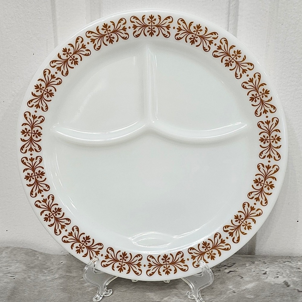 Vintage Pyrex Brown Old Town Divided Dinner Plate 701-21 Milk Glass 9.5 inch